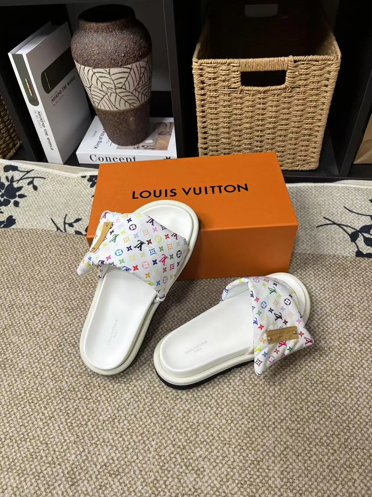 P340 yuan LV Louis Vuitton Full of high-end feel! A popular model among bloggers at home and abroad, it’s retro and fashionable, and looks stunning on your feet! Mainly recommended model on the official website★ ━━━━━ ЅᏇєєt ━━━━━ ▪️Upper: original calfskin ➕5D printing process ▪️Inner: imported mixed sheepskin ▪️Outsole: original molded foam outsole ▪️Size: Female 35-40 Men's 39-44 (women's 41 men's 45)